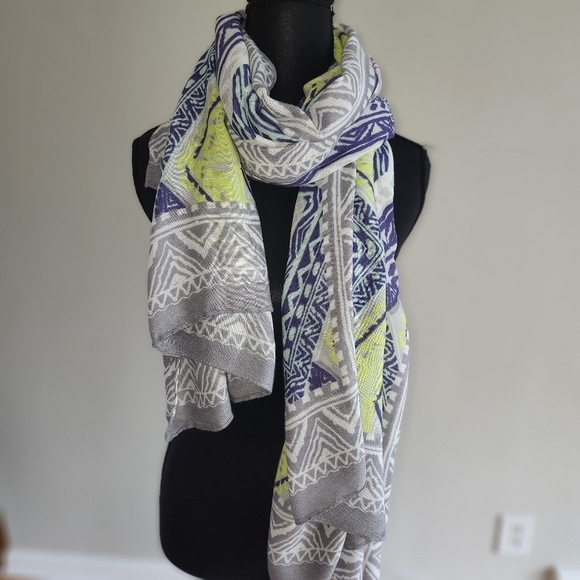 Stella and dot Gray and Blue Patterned Scarf - Picture 1 of 3